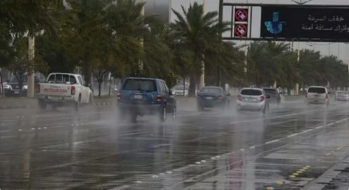 مناطق في المملكة تشهد  هطولات مطرية غزيرة والوطني للارصاد يحدد ساعة الصفر