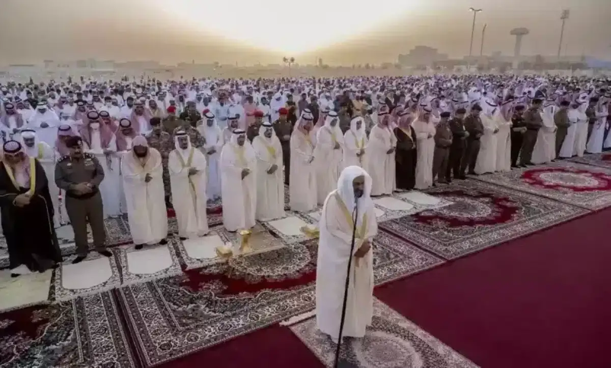 الساعة كم صلاة عيد الاضحى 1447 في الرياض؟
