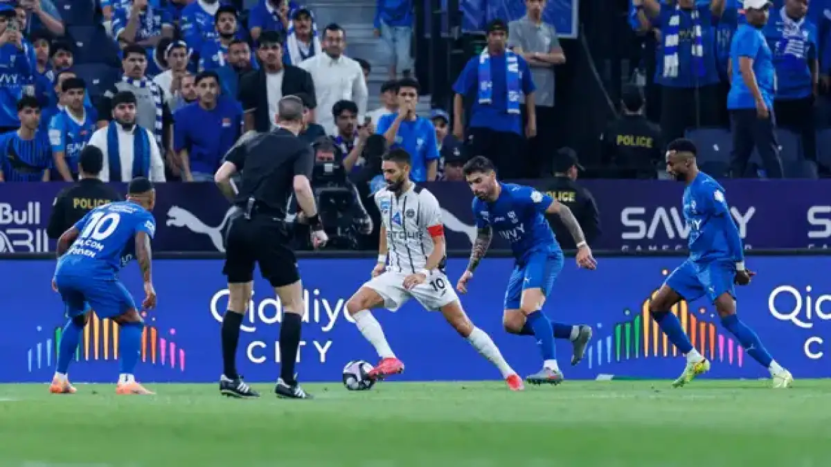 حصري.. تسريبات جديدة تكشف اسم النجم العالمي الذي جدد عقده مع نادي كبير في روشن رغم رفض إدارة النادي والكشف عن من سهل له الخطوة الجريئة
