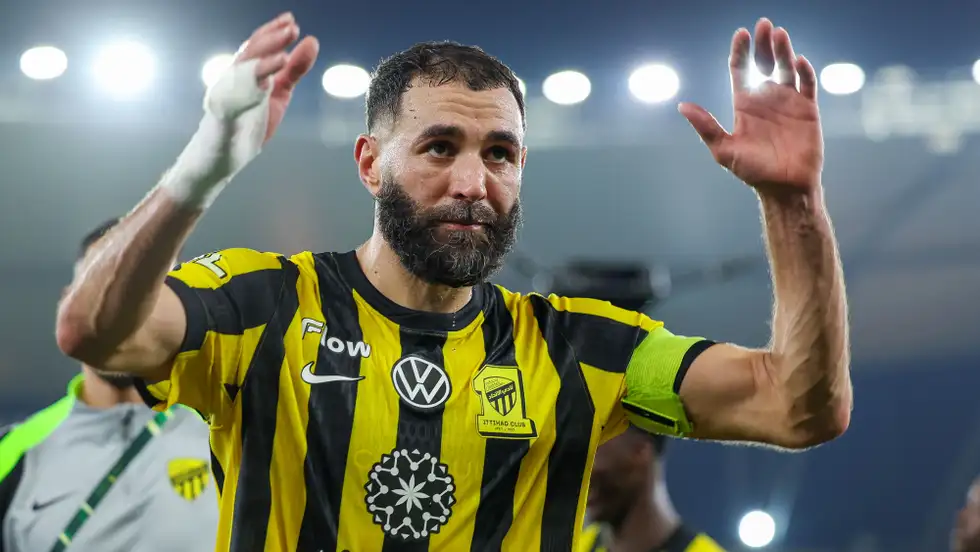 بنزيما يتدخل لمنع رحيل نجوم الاتحاد والسبب لا يخطر على بال 