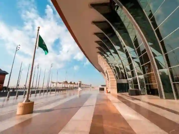 الأسعار الجديدة لمواقف مطار الملك عبد العزيز في جدة وسعر الساعة الأولى بعد الزيادة 