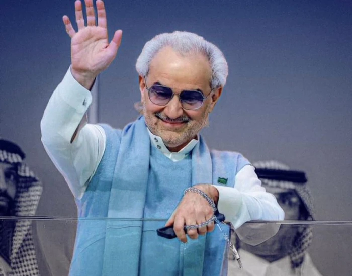 جرد الصفقات السبع التي تكفل بها الوليد بن طلال 