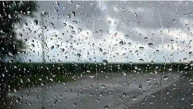 تقلبات جوية حادة في جدة والعاصفة الكبرى تقترب وتحذير جديد من الأرصاد 