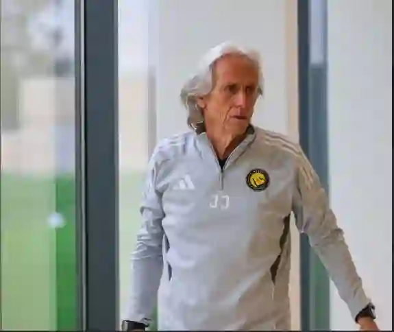 جيسوس يصدم جماهير النصر ويعلن تخليه عن اثنين من نجوم النادي الأول