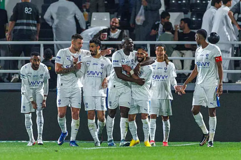 نجم جديد في الهلال يخرج من حسابات إنزاجي وساعات حرجة قبل العثور على بديل 