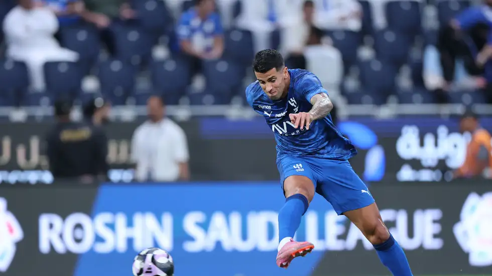 الهلال يعيد نجمه من إجازته السنوية استعداداً لمهمة طارئة وحاسمة 