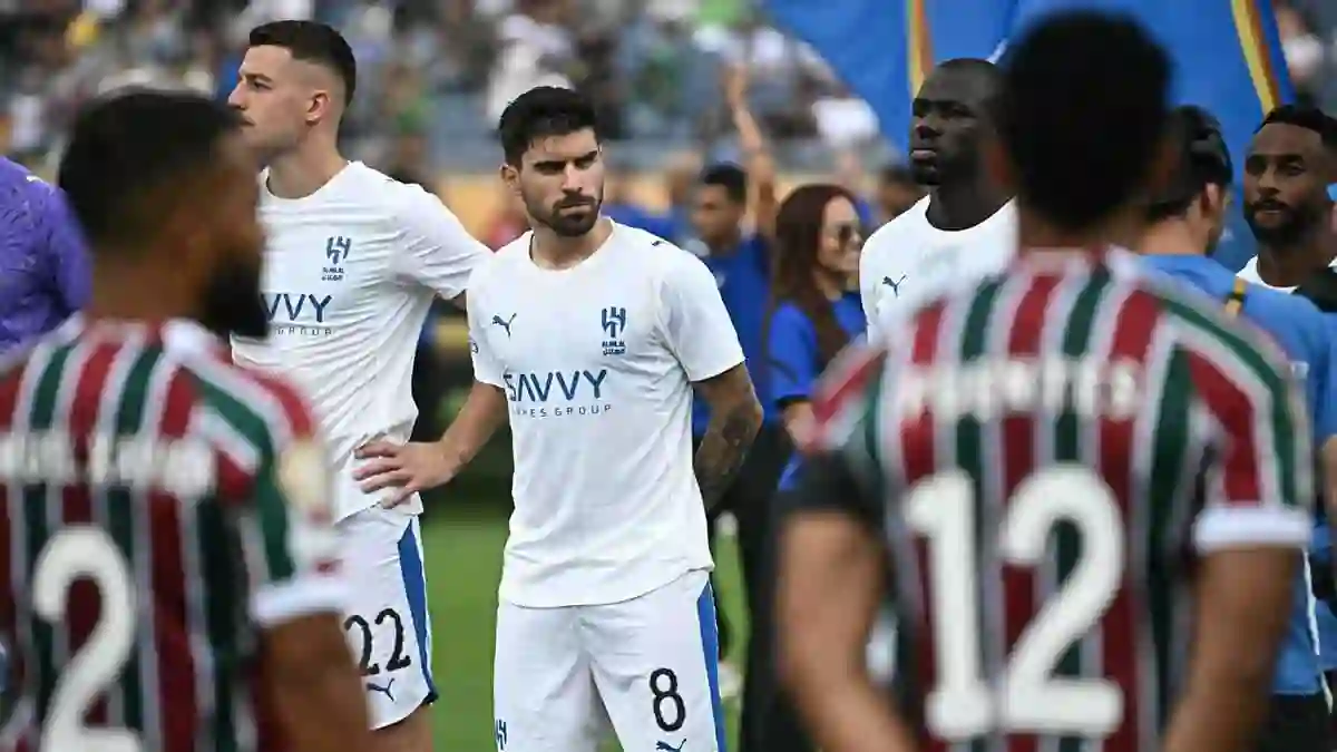 إدارة الهلال تعاني بسبب تلاعب نجم النادي في قرار التجديد 