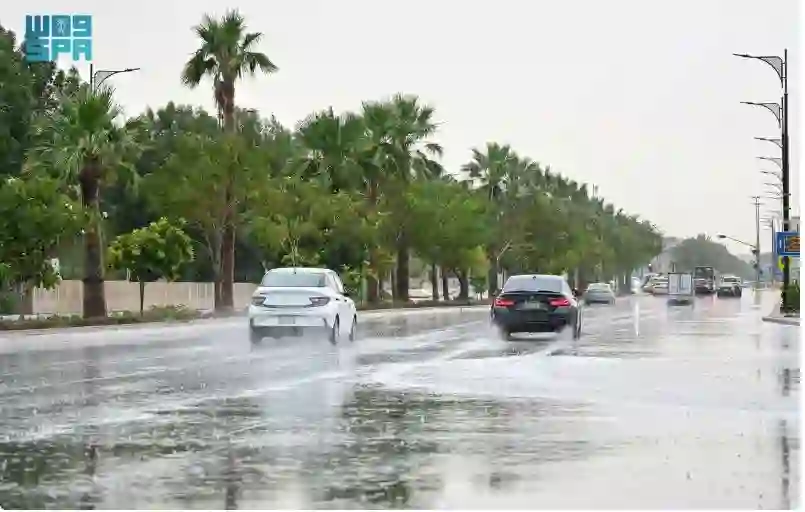 الشرقية تشهد هطولات مطرية غزيرة وتدني مستويات الرؤية على عدة مناطق من مساء الخميس 