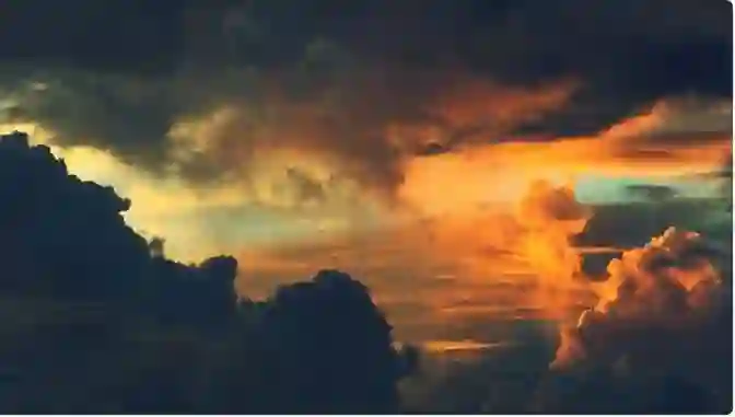 الأرصاد يحذر سكان 11 منطقة في وسط وشمال وغرب السعودية من أمطار وضباب كثيف ورياح عاصفة