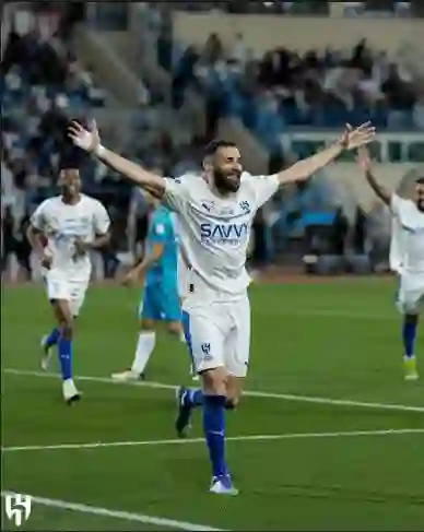 ليس الوليد بن طلال من دفع ثمن انتقال بنزيما للهلال 