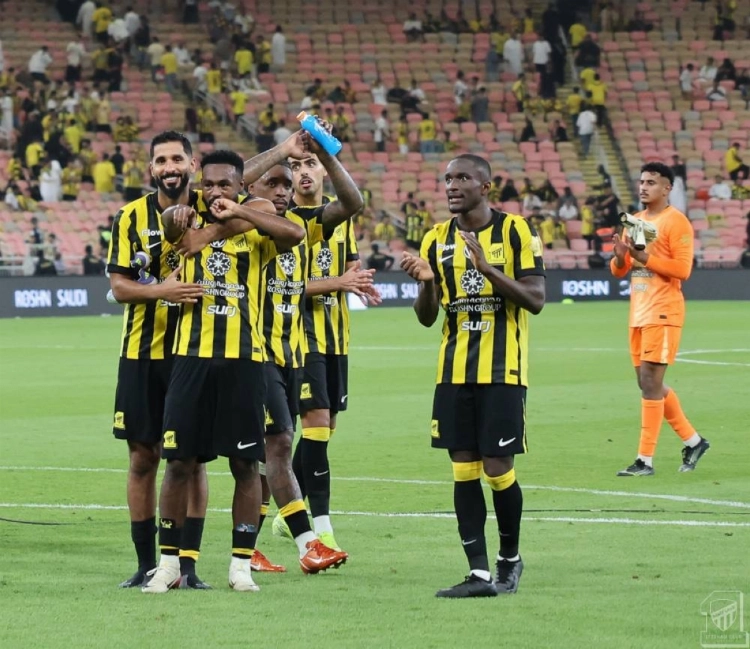 لوران بلان يفجر مفاجأة حول سبب ضعف خط دفاع الاتحاد 