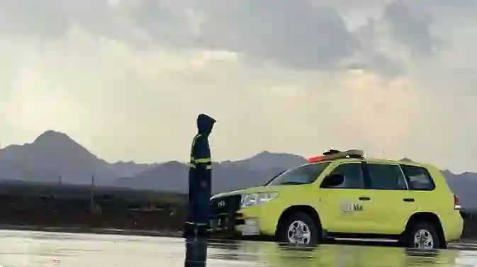 الدفاع المدني يطلب من سكان هذه المدن في السعودية البقاء في بيوتهم حتى الاثنين