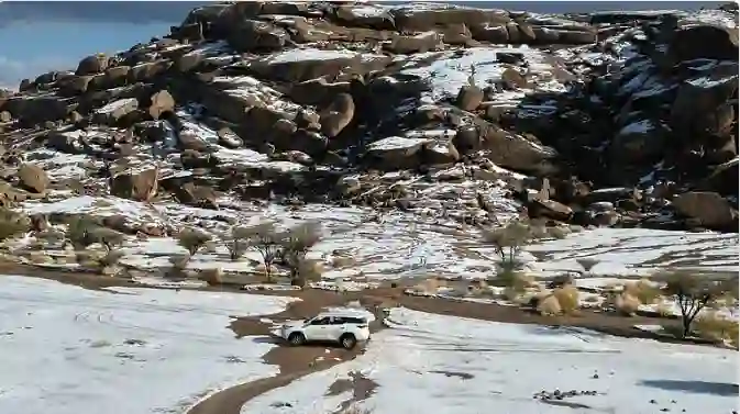 صور مهيبة لمناطق من حائل غطتها الثلوج الكثيفة لأول مرة 