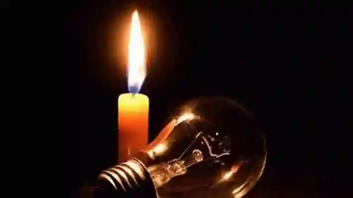 انقطاع الكهرباء بسبب العواصف التي ضربت هذه المناطق في الشرقية 