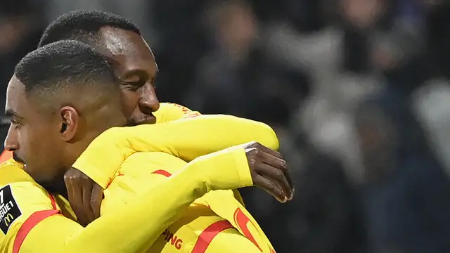 ليفربول يضم سعود عبد الحميد والهلال والنصر في ورطة كبيرة بسبب موقف غبي 