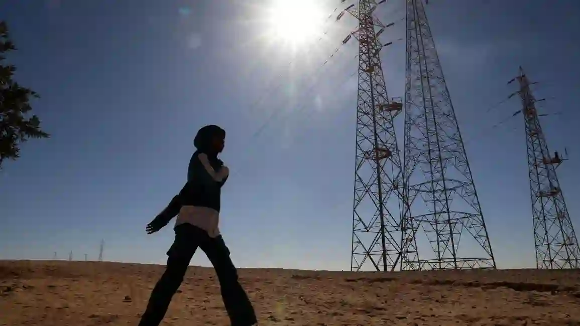 مصر تطلب من فئات جديدة من المقيمين في السعودية والخليج سرعة العودة الى القاهرة 