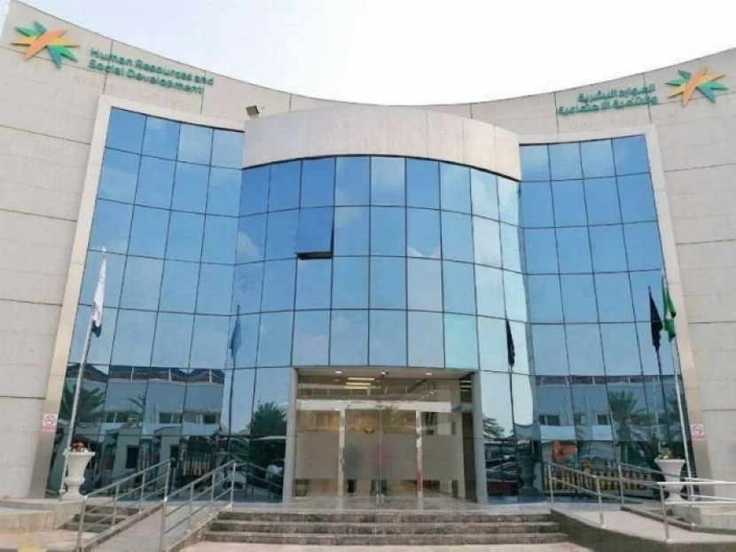 لكل كفيل تعامل مع أحد هذه المكاتب لاستقدام العمالة عليك مراجعة الوزارة فوراً 