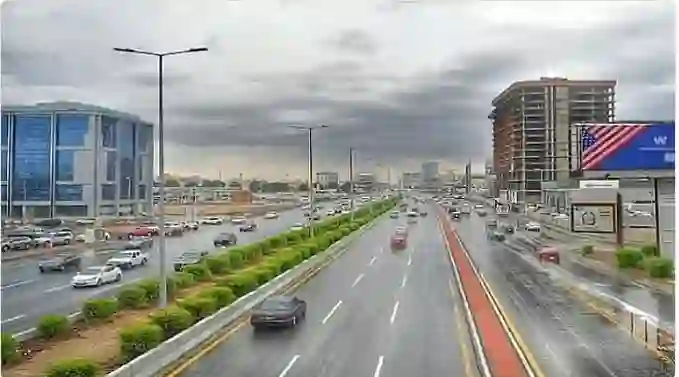 حالة مطرية غزيرة على معظم مناطق المملكة تسبب جريان السيول 