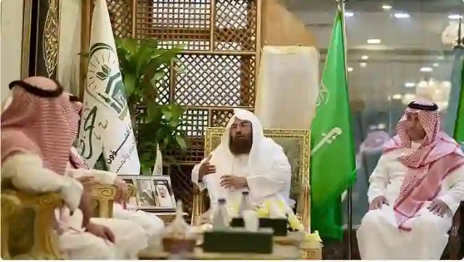 السديس يصدر قرارات جريئة حول دور النساء في المسجد الحرام والمسجد النبوي