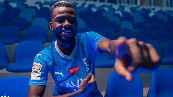 تمبكتي يربك حسابات الهلال بضربة تحت الحزام