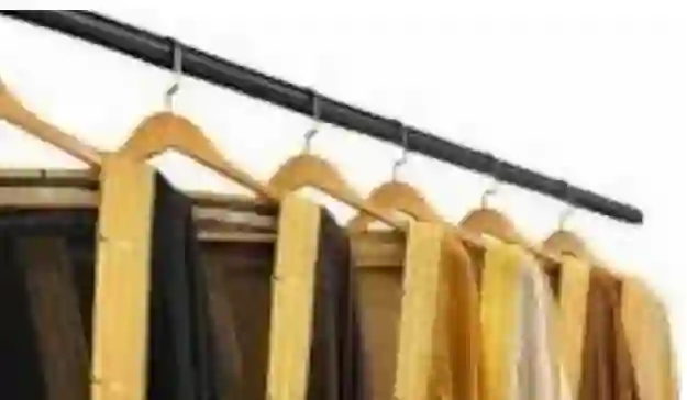 الوان البشوت وعلاقتها بكل مناسبة ولماذا هذا اللون يجعل سعر البشت يتضاعف؟