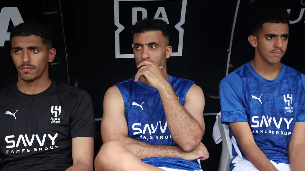 الشباب يكشف الرواية الرسمية حول دور الهلال في غياب عبدالرزاق حمدالله 