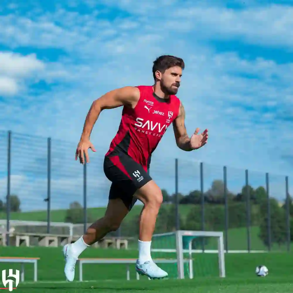 نيفيز يودع الهلال رسمياً الى الدوري الانجليزي ومصادر تكشف تفاصيل العرض الخيالي 