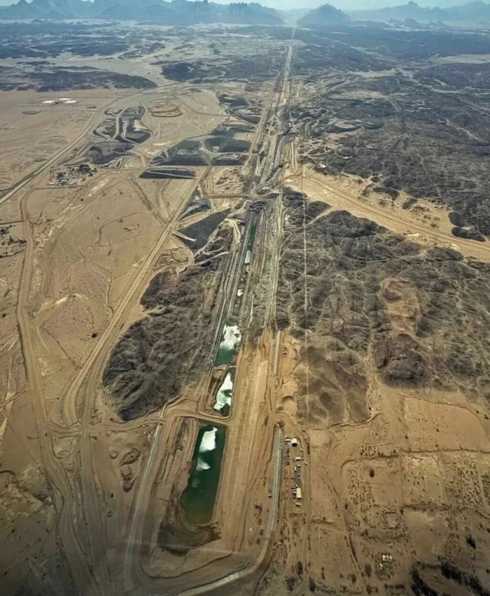 صور التقطتها الأقمار الصناعية تكشف مفاجأة عن مشروع ذا لاين في نيوم شمال غرب السعودية 