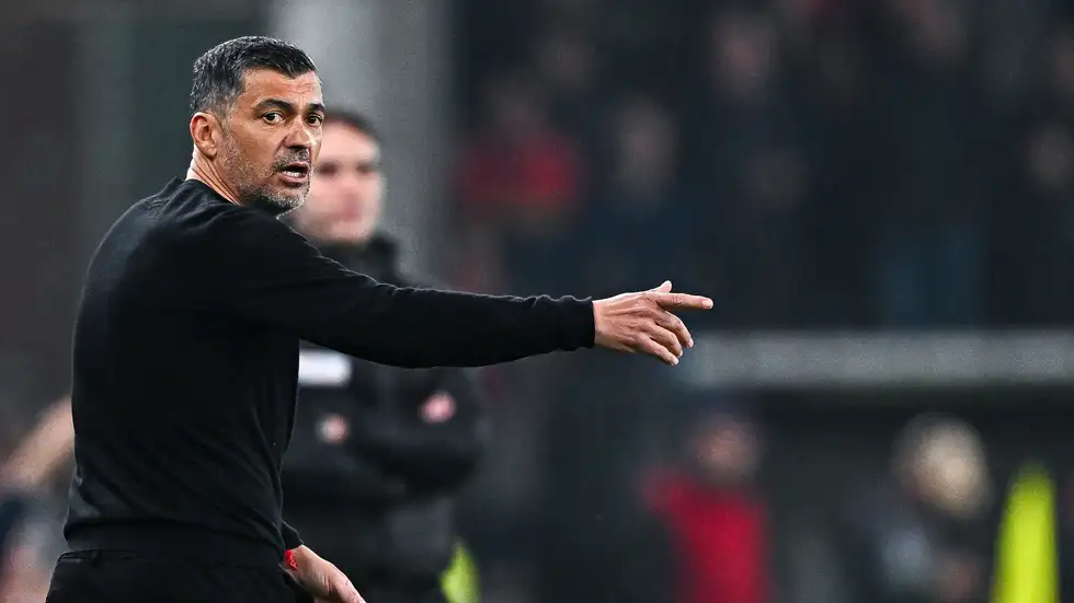 مدرب الاتحاد كونسيساو يوجه إهانة قاسية لنجوم ولاعبي النادي أمام الصحافة وهذا ما قاله 