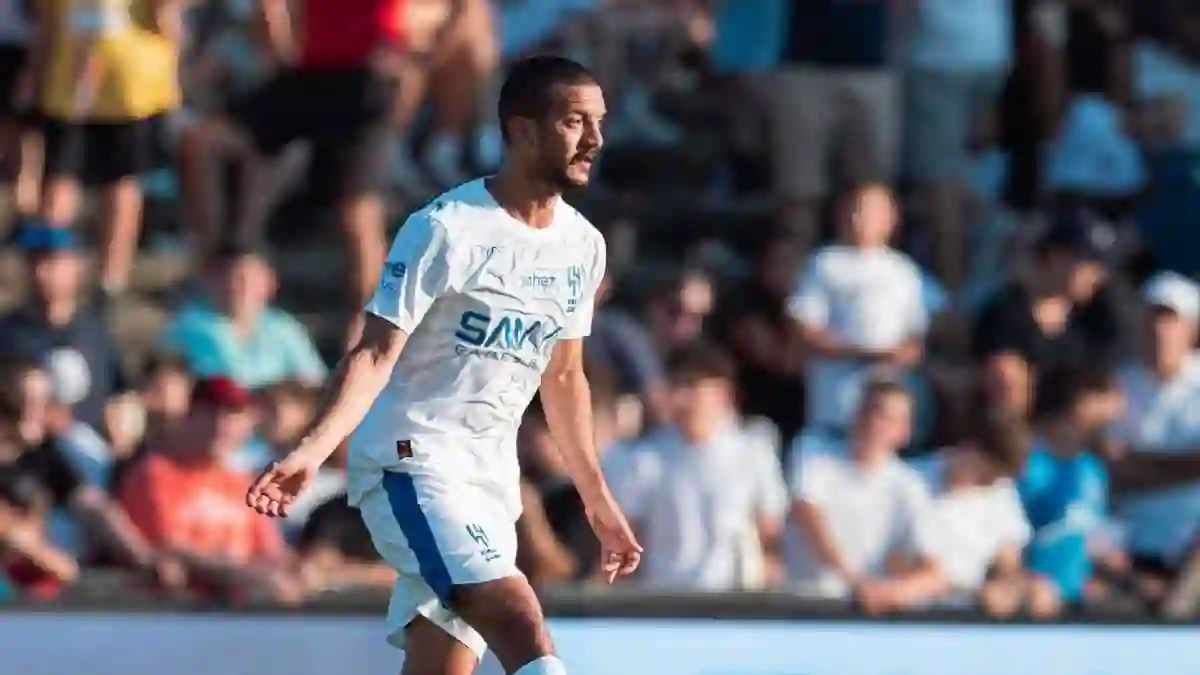 نجم الهلال يشعل حرب نارية مع رئيس الخلود بسبب نصف الراتب 