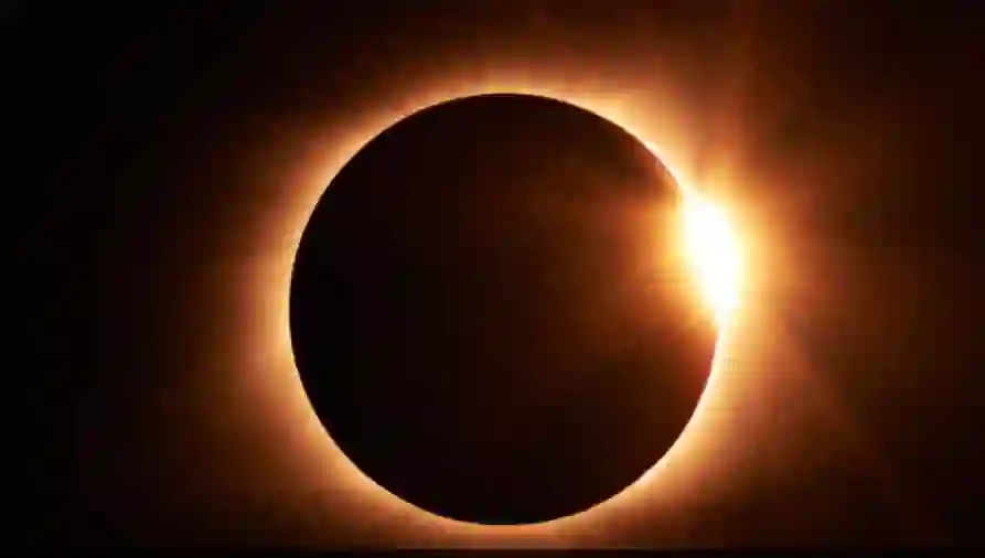 المناطق السعودية والدول العربية التي ستشهد كسوف الشمس الكلي وموعد بداية ونهاية الكسوف 