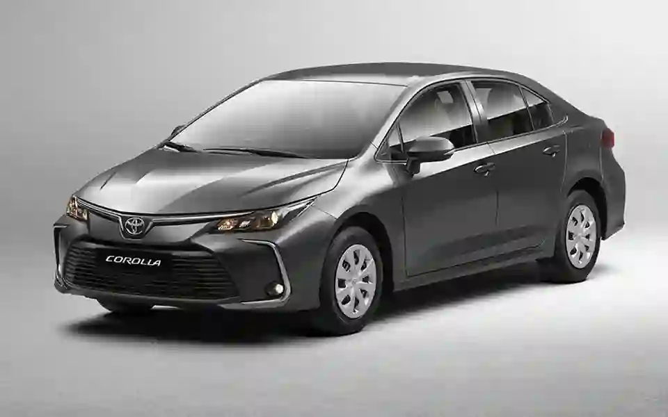 اختبار جديد يكشف الفرق بين استهلاك البنزين في كورولا 2025 الهايبرد والبنزين 