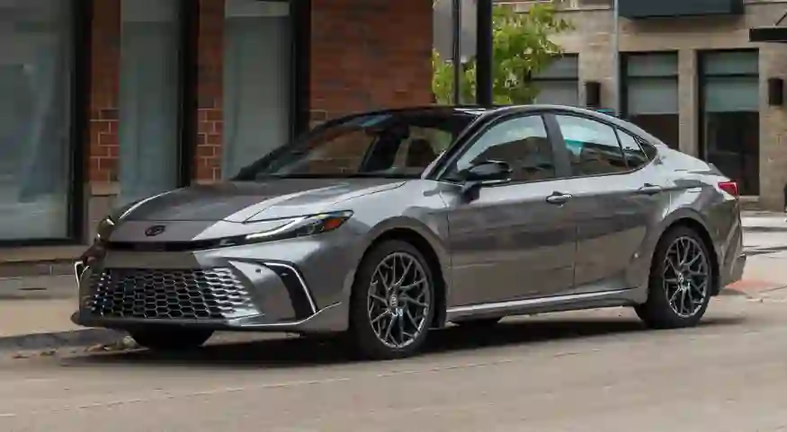 3 أشياء ومميزات لن تجدها إلا في تويوتا كامري 2026 