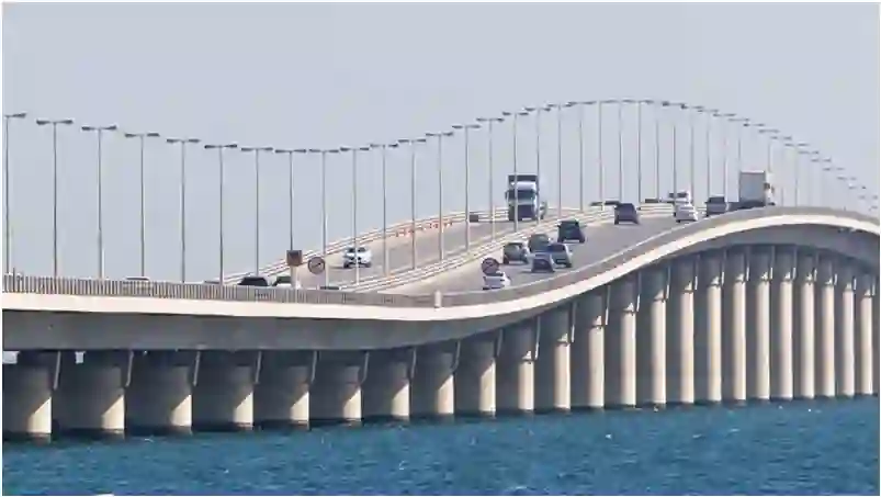 السر الذي لن يخبرك به أحد ويجعلك تعبر جسر الملك فهد خلال دقائق فقط