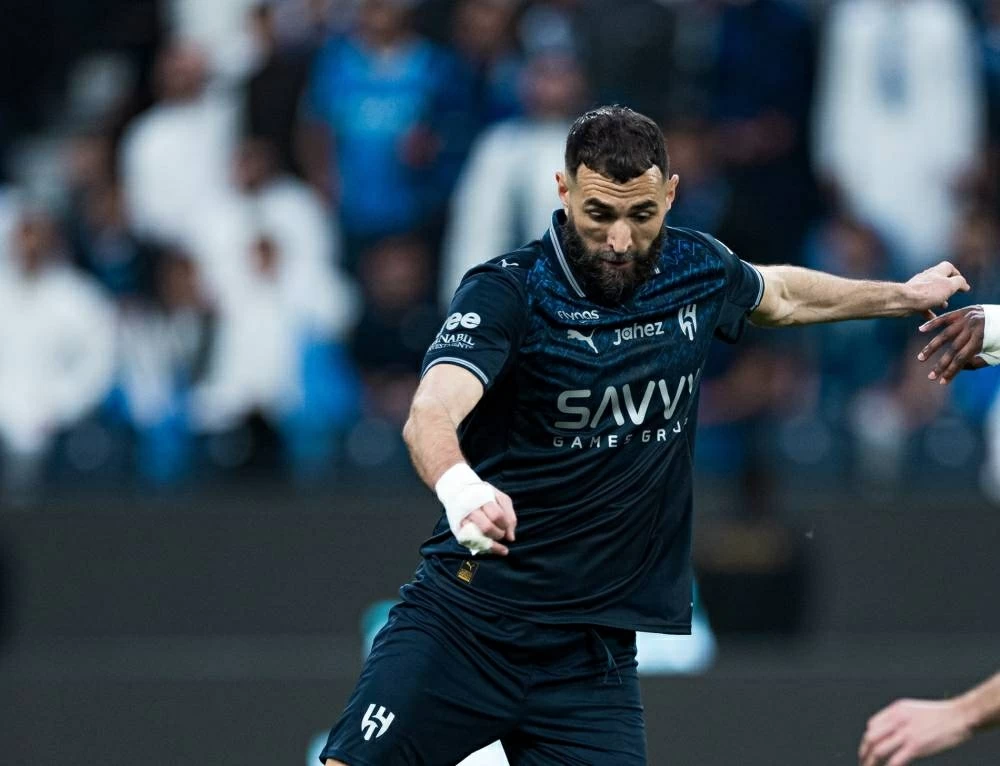 بنزيما والدوسري يتسببان في ضربة مؤلمة للهلال وإنزاجي في ورطة كبيرة 