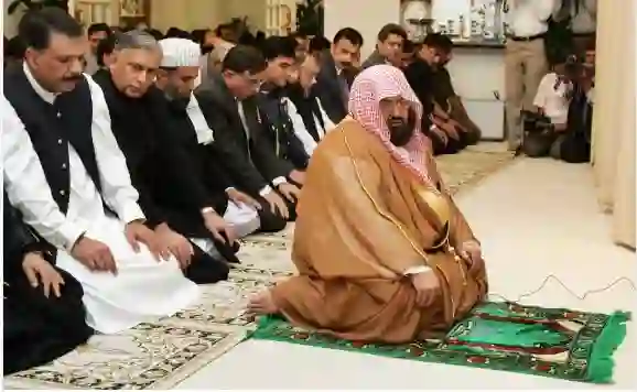 تفاصيل جديدة عن حادثة القاء شخص نفسه من الأدوار العلوية في المسجد الحرام 