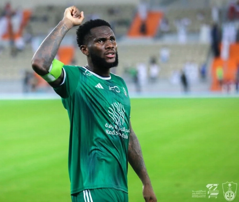 تسريبات من كواليس أهلي جدة تحسم قرار منتظر يحدد وجهة نجم الفريق الأول 