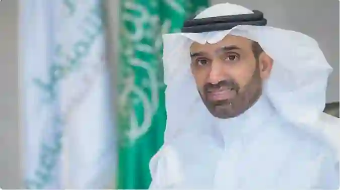 وزير الموارد البشرية يصدر قرارات رسمية ستغير شكل وطريقة عمل الوافدين في السعودية 